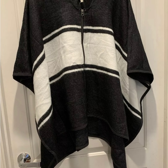 NWT- Michael Stars poncho - Picture 3 of 7